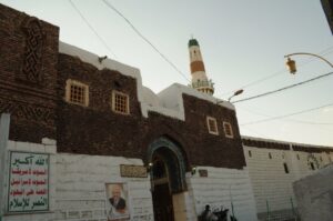 شعارات الحوثيين على جامع الهادي في صعدة 2014