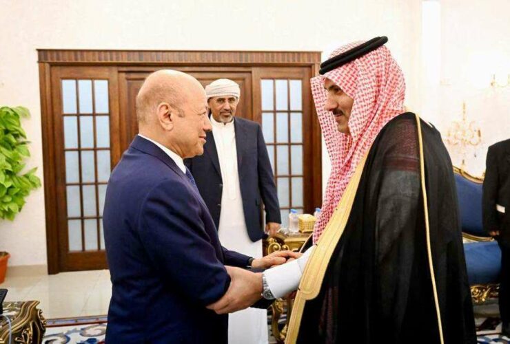 العليمي في استقبال السفير السعودي محمد آل جابر بحضور عيدروس الزبيدي