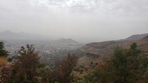 منظر من أعلى قمة جبل جنوب صنعاء( النداء)