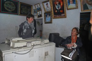 صحفيتان أوروبيتان في صنعاء إحداهما الهولندية التي تعرضت لاختطاف (بعدسة أروى عثمان)