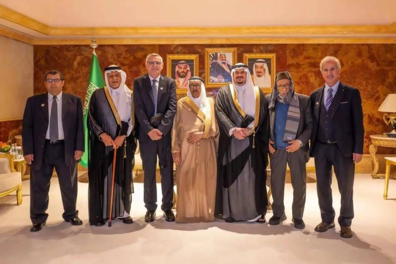 الامير تركي الفيصل وأمير الرياض مع الفائزين بالجائزة