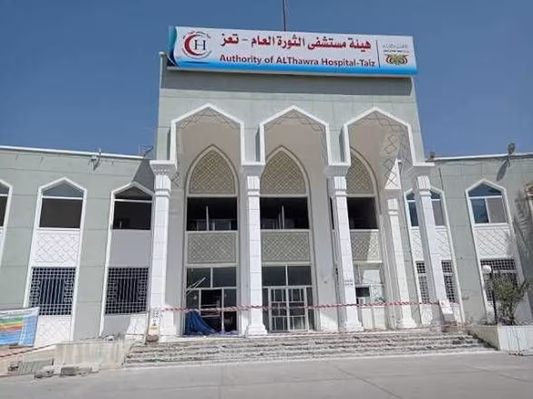 تعز: اتهامات لطبيب في مستشفى الثورة برفض توثيق إصابات فتاة معنّفة