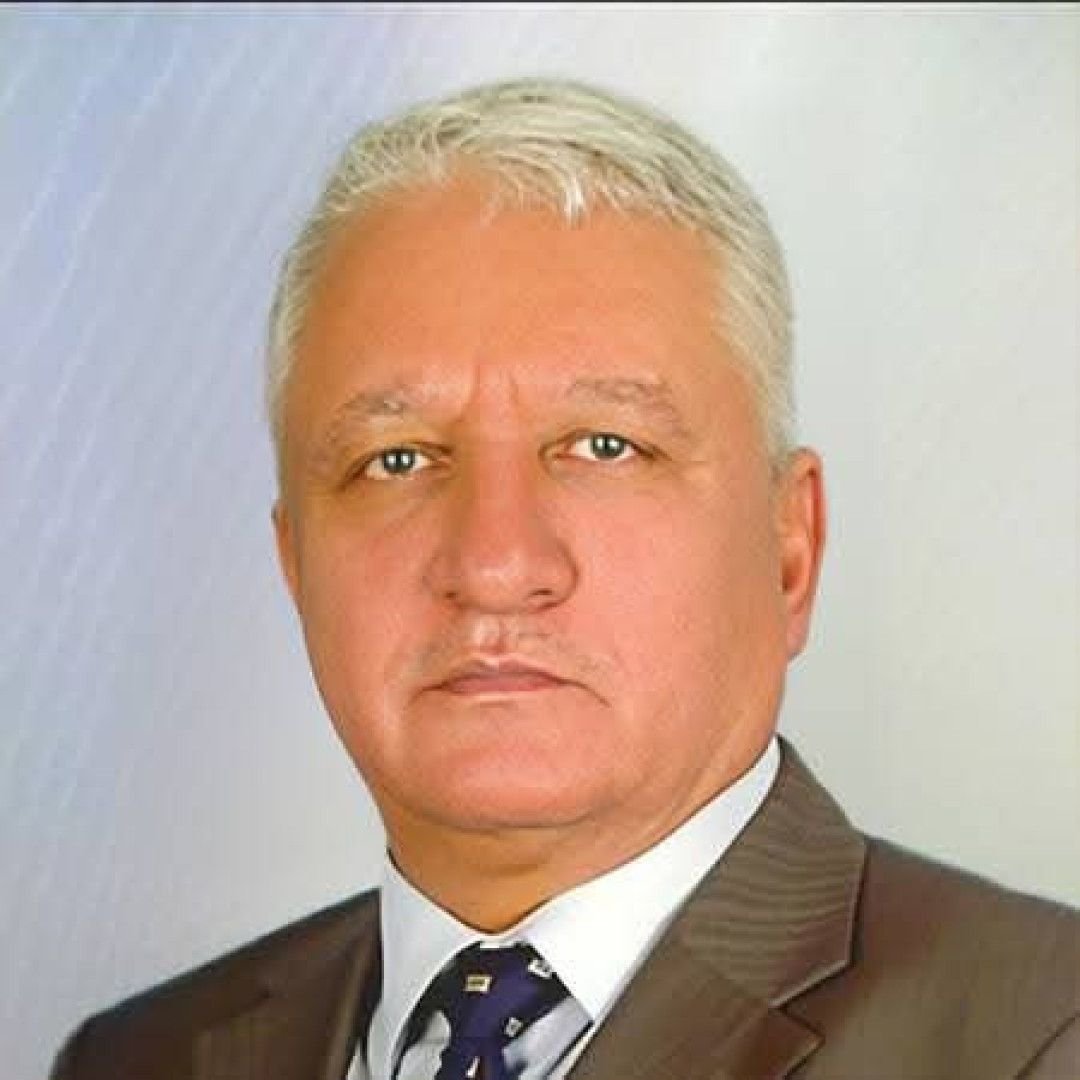 علي المبنن