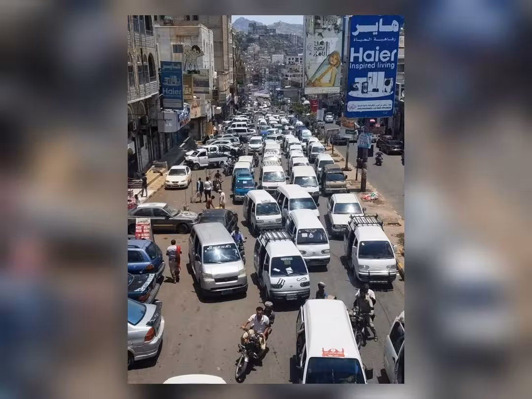 تعز تختنق بالعشوائيات.. شوارع ضيقة وحلول غائبة