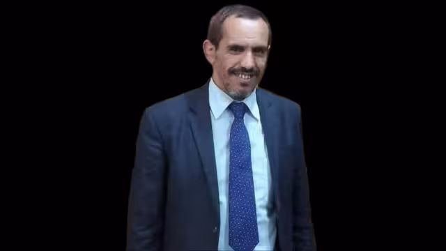 المحامي عبدالمجيد صبرة يبدأ إضرابًا مفتوحًا عن الطعام احتجاجًا على استمرار اعتقاله في صنعاء