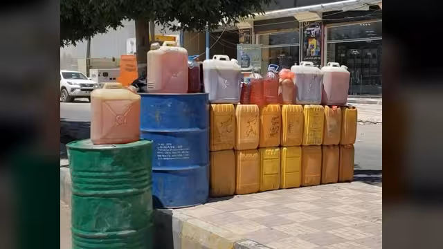 تعز: أزمة وقود خانقة تُغلق محطات التعبئة وتنعش السوق السوداء