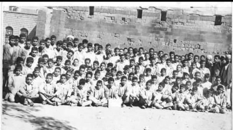 طلاب مدرسة الأيتام