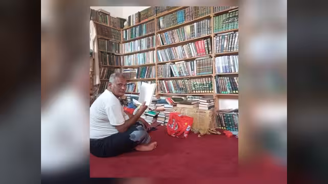 الحديدة: صحفي محرر من سجون الحـ ـ ـوثيين يعرض منزله ومكتبته للبيع لإعالة اسرته