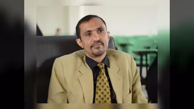 عبدالله أبو الغيث.. صلابة المبدأ وأستاذية التخصص