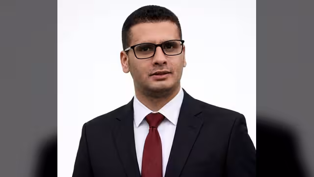 شاكر المنيفي