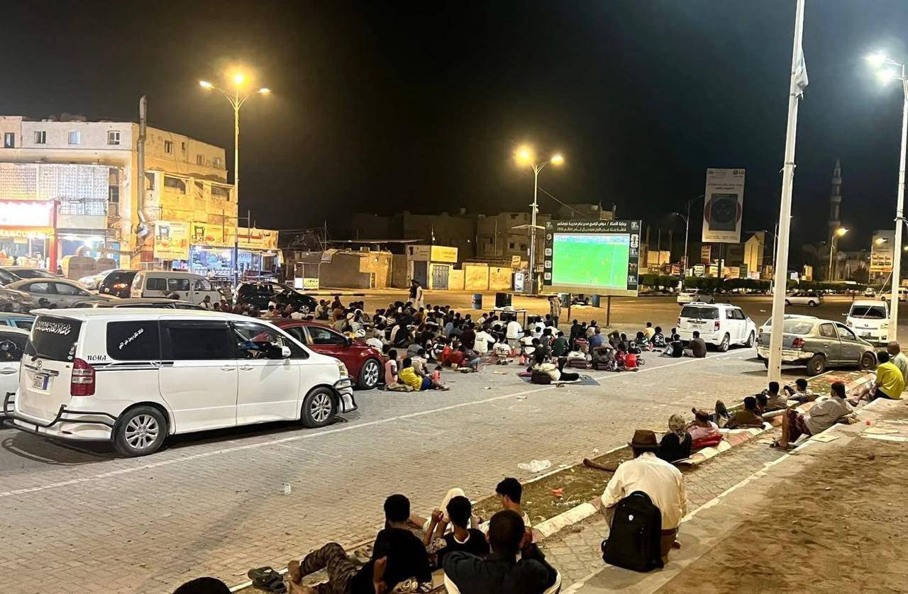 جمهور متابع للمونديال في عدن