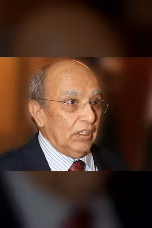 الدكتور عبدالكريم الإرياني.. مهندس السياسة اليمنية لثلاثة عقود ورجل الدولة الذي قرأ المستقبل