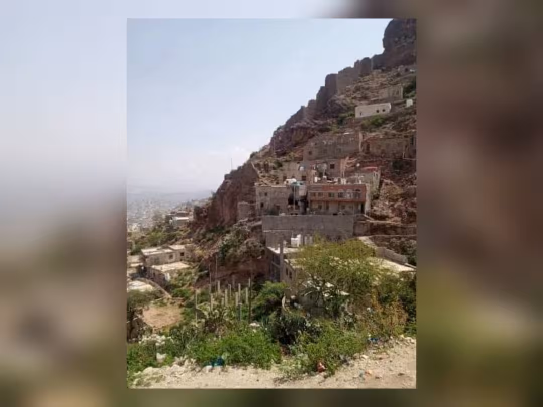 تعز: سكان وادي المحبة يطالبون باستكمال مشروع شق الطريق وإزالة المخالفات