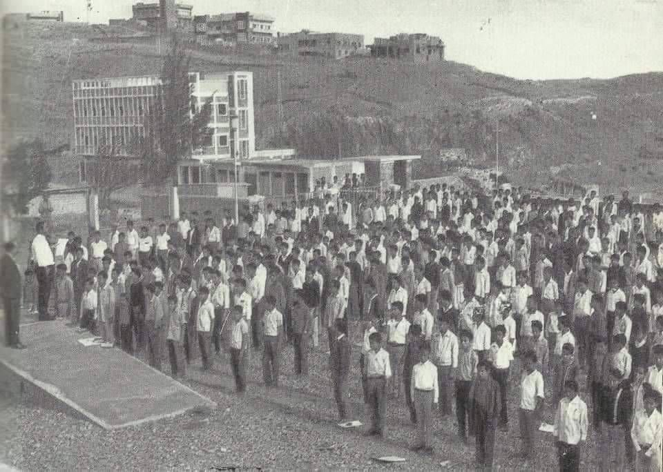 طابور الصباح في مدرسة الشعب النموذجية بتعز