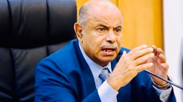 الخنبشي يوجه بإغلاق المنافذ غير القانونية وتشديد الرقابة على موانئ حضرموت