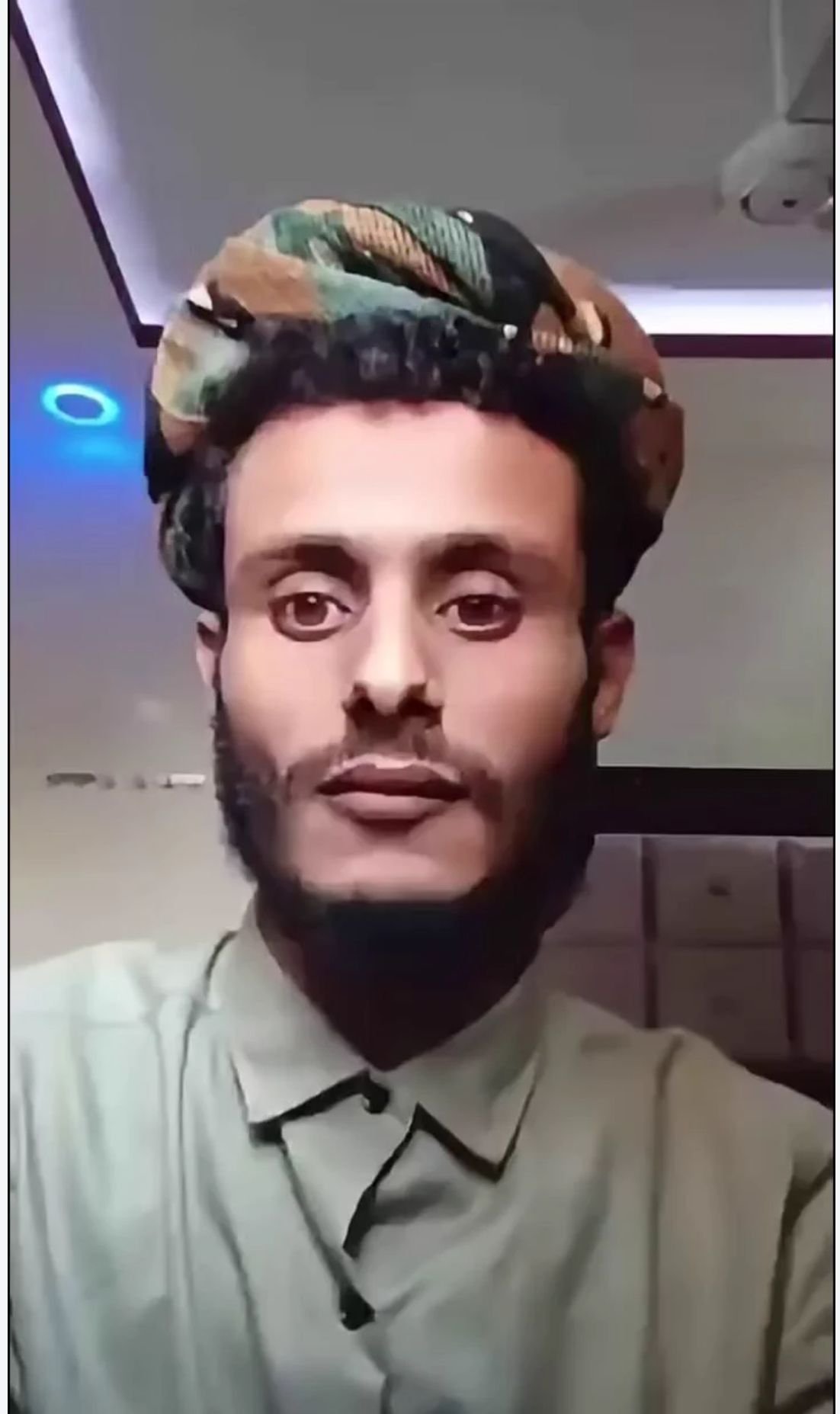 الشاب الذي قذف النساء