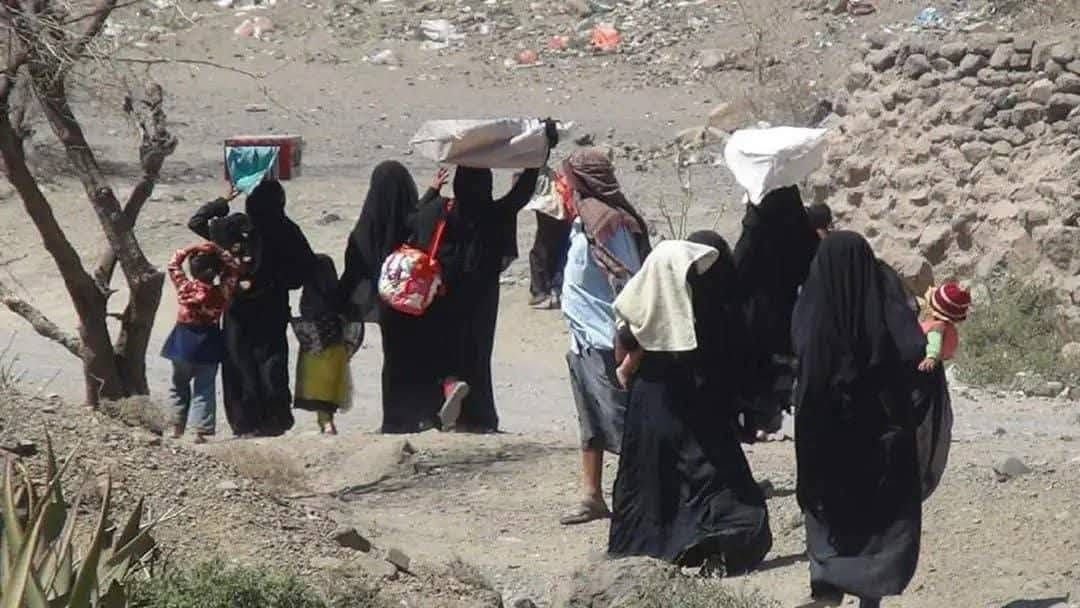 من القصف إلى النزوح والنهب.. الوجه الإنساني للتصعيد في تعز والساحل الغربي