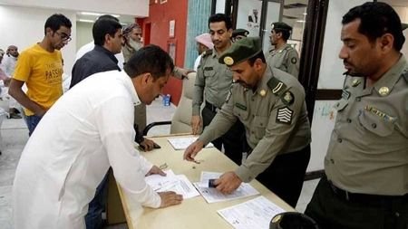 تصحيح أوضاع اليمنيين في السعودية..  من يشمل القرار وما الذي يترتب عليه؟