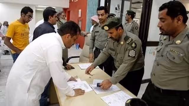 تصحيح أوضاع اليمنيين في السعودية.. من يشمل القرار وما الذي يترتب عليه؟