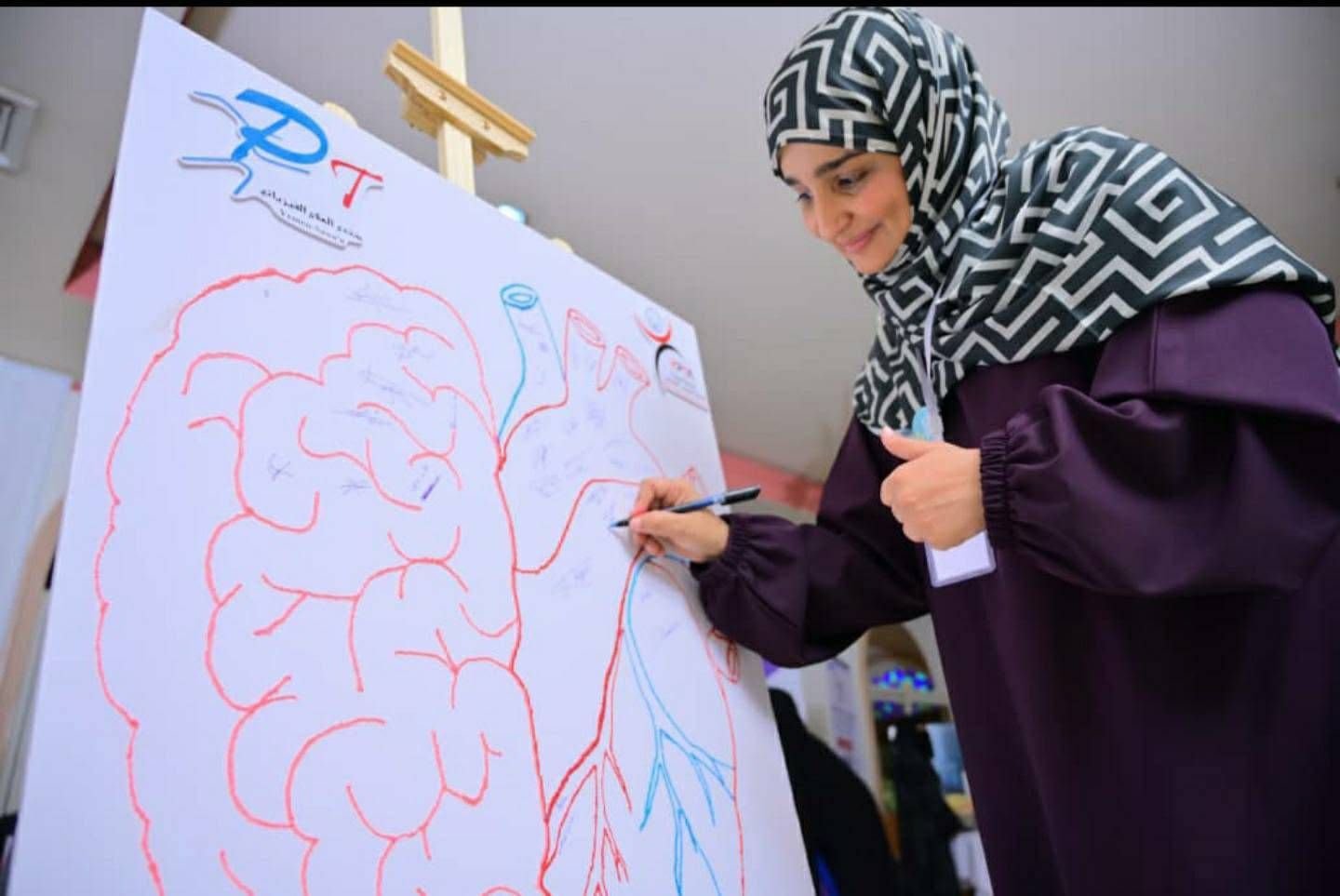 أخصائية العلاج الطبيعي ترسم حلمها بتطوير مهنتها