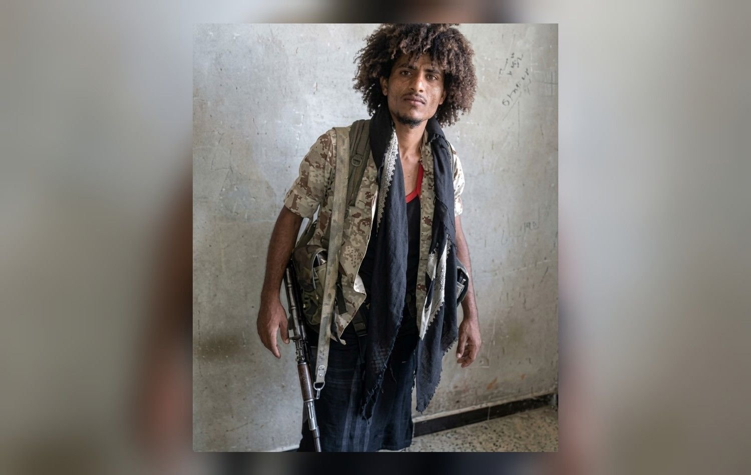 "الطاهش".. حكاية مقاتل اختاره الميدان لحراسة تعز