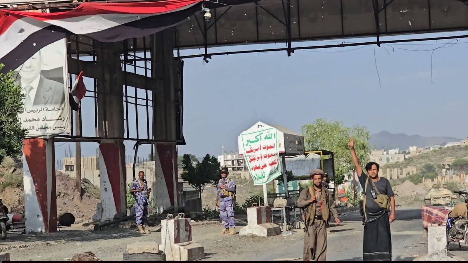 تعز: الحـ..وثيون يسيطرون على نقطة الهنجر عند مدخل المدينة