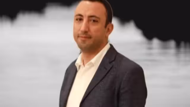 بعد 28 شهراً من الاحتجاز.. الإفراج عن موظف أممي في صنعاء