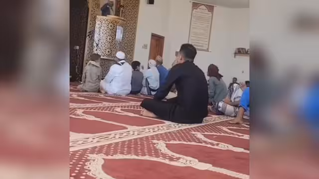 يوميات الحرب في تعز.. عزوف عن صلاة الجمعة في مناطق سيطرة الحـ..وثيين