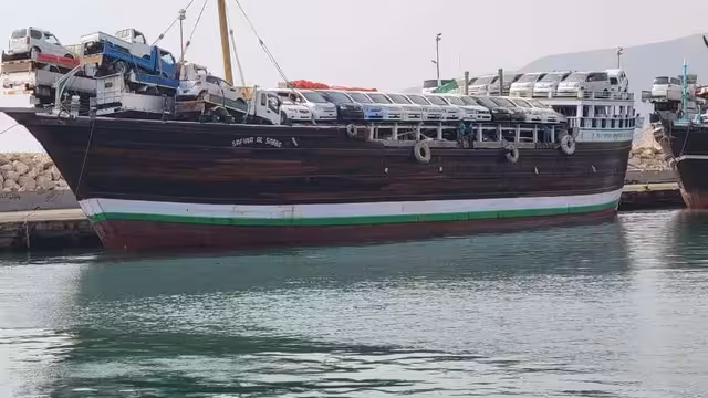 رفض واسع لإغلاق ميناء الشحر ومطالبات بإعادة تشغيله