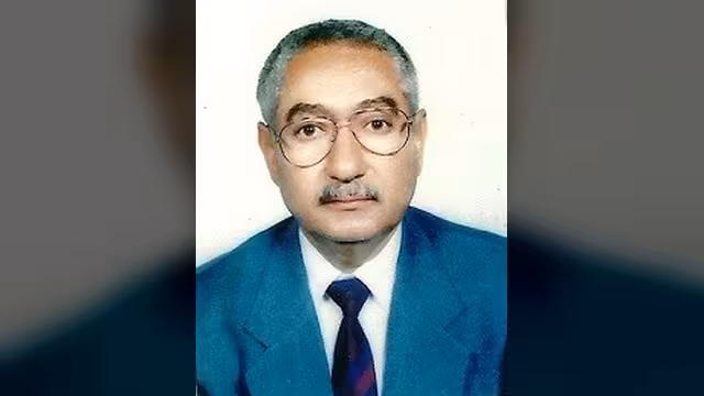 ستشرقُ الشَّمسُ حتماً من خنادقِكم