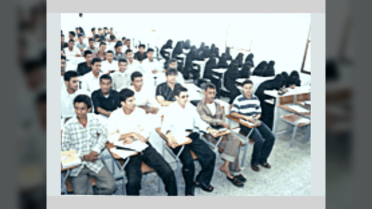 مصير آلاف الطلاب مرهون بالرسوم الجامعية