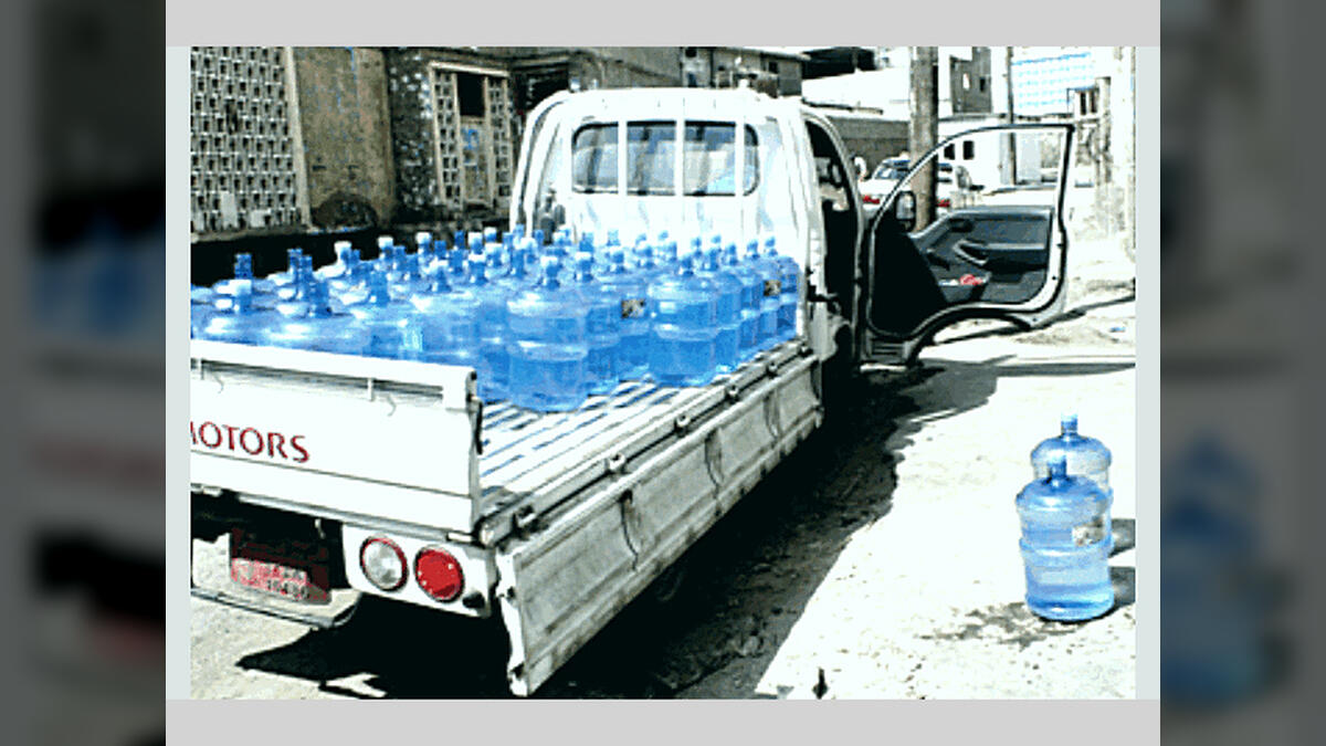 فيما اعتمدت المؤسسة نحو ثلاثة مليارات ريال لمشاريعها التطويرية.. تحلية مياه البحر.. هل تكون الحل الأمثل لمعالجة أزمة المياه في عدن؟