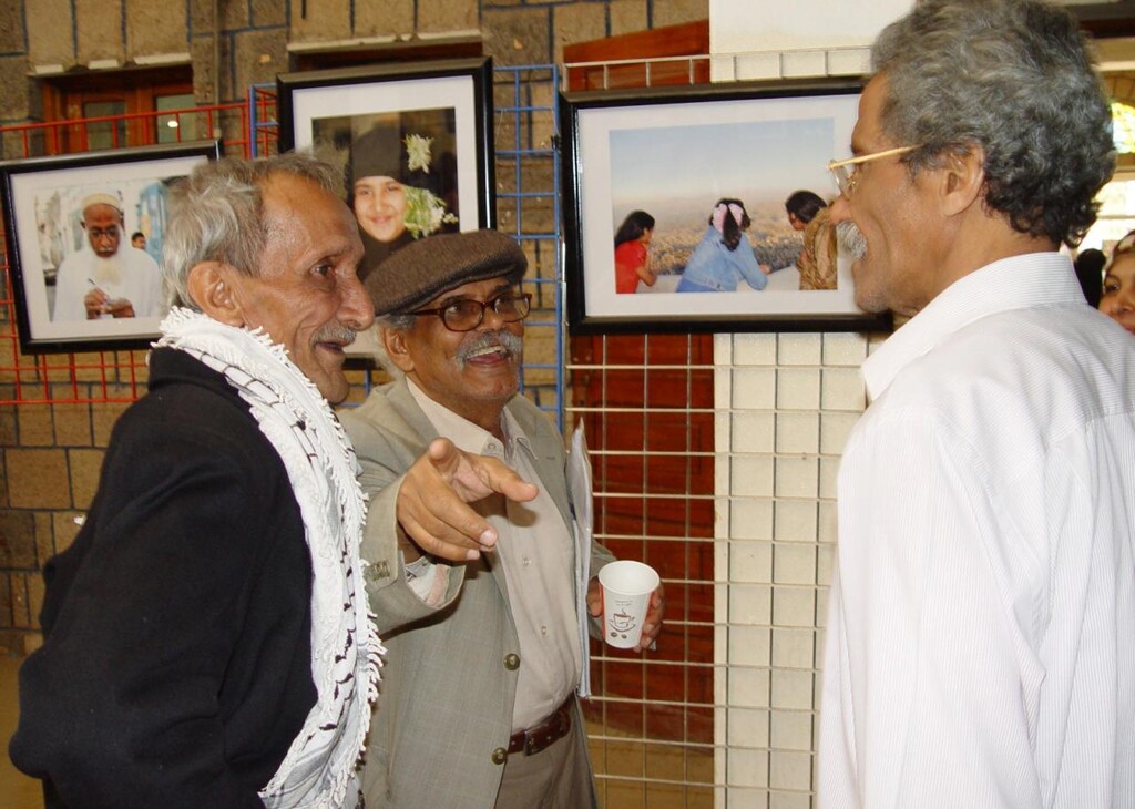 جانب من الحضور الأعزاء الشاعر أحمد قاسم دماج، ودكتور علم الإجتماع عبده علي عثمان.. والباحث أحمد الجبلي