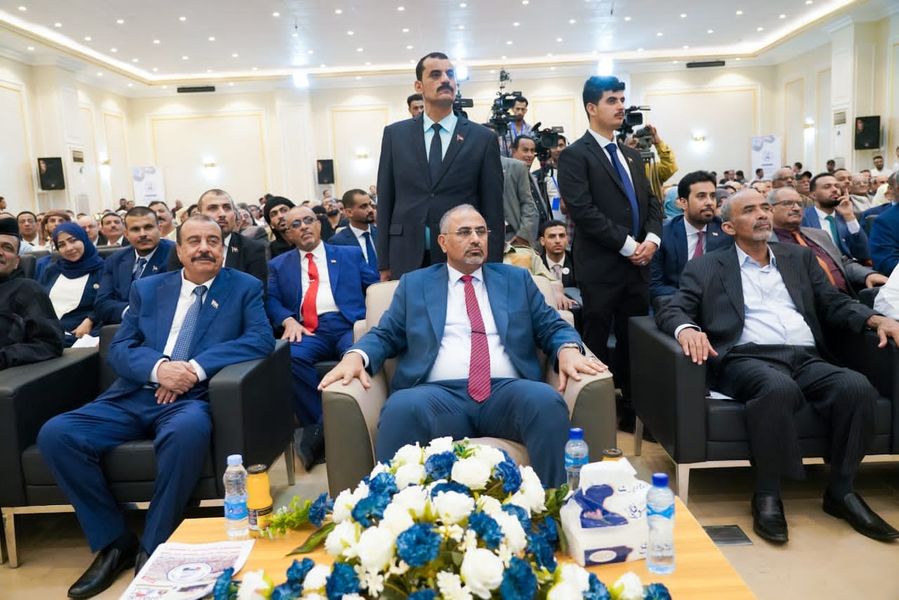 الرئيس.. القائد!