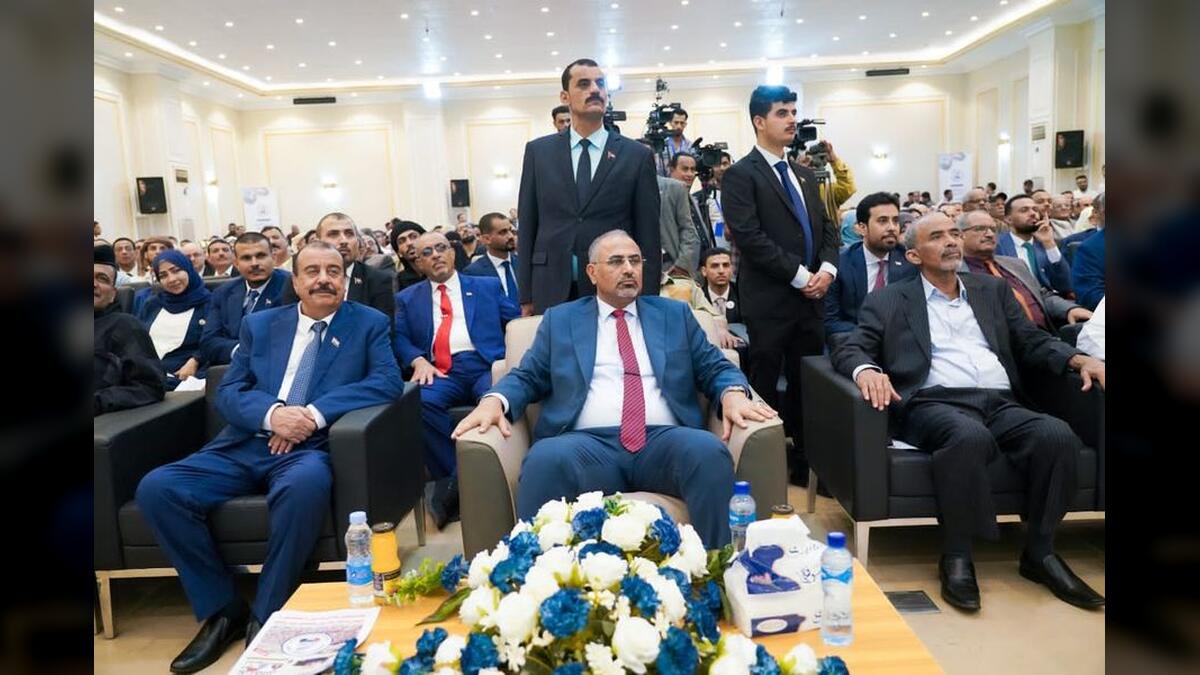 الرئيس.. القائد!