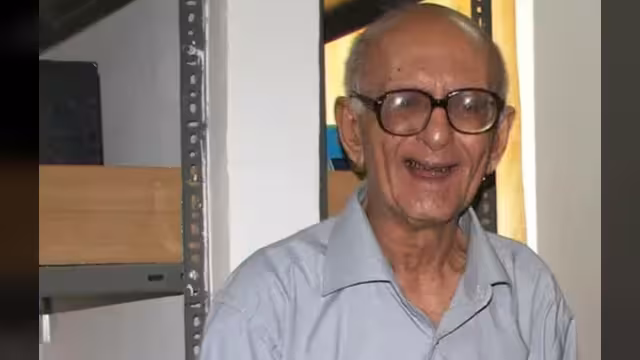 الظفاري، باحثا