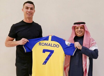 رونالدو ينضم رسمياً إلى نادي النصر السعودي