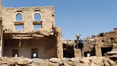 أحد المنازل الذي تهاوت جدرانه في قرية المداور(النداء)