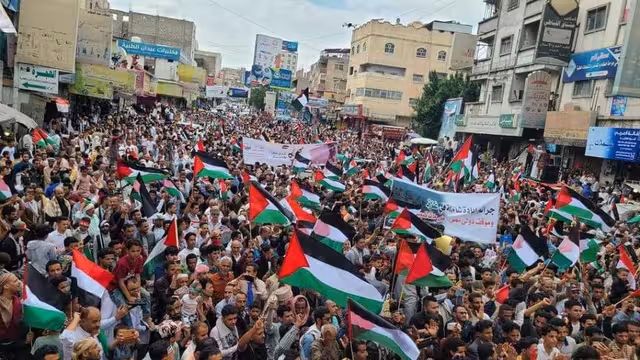 اليمن: مطالبات بتشكيل وفد سياسي وحقوقي وإغاثي لزيارة غزة