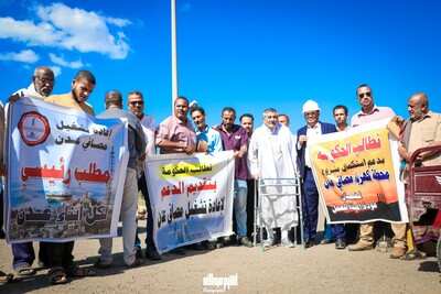 جانب من الوقفة الإحتجاجية التي دعا لها التيار الوطني للتصحيح والبناء