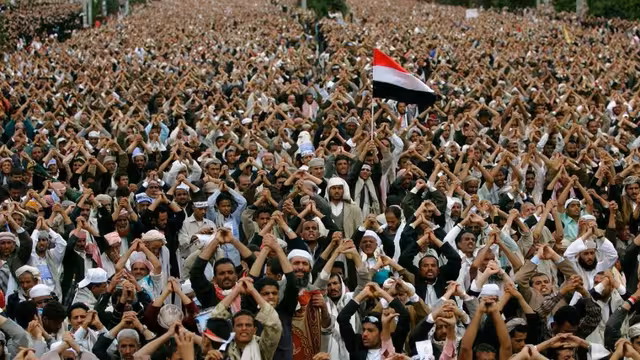 ثورة الشباب.. بين راضٍ عنها وساخط!