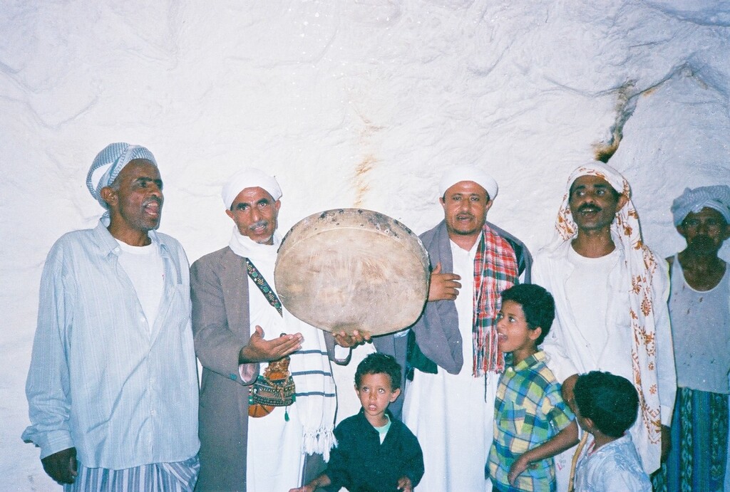 الأعروق -تعز، 2002