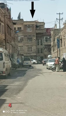 بيت علي عبد الله صالح وشقيقه محمد القديم(الصورة من إرشيف الكاتب)