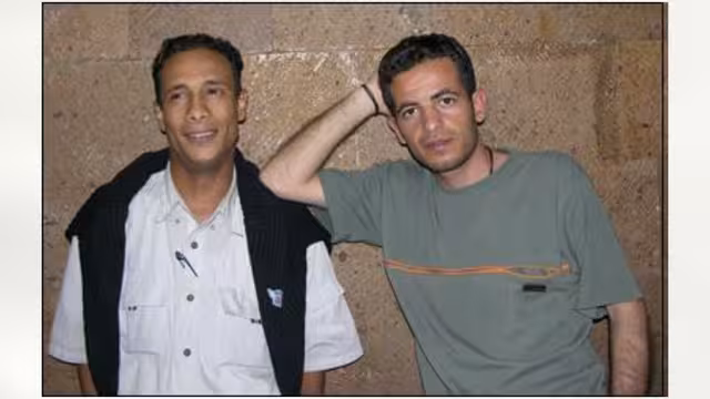 شجرة الجوافة لا تموت تحت الأنقاض