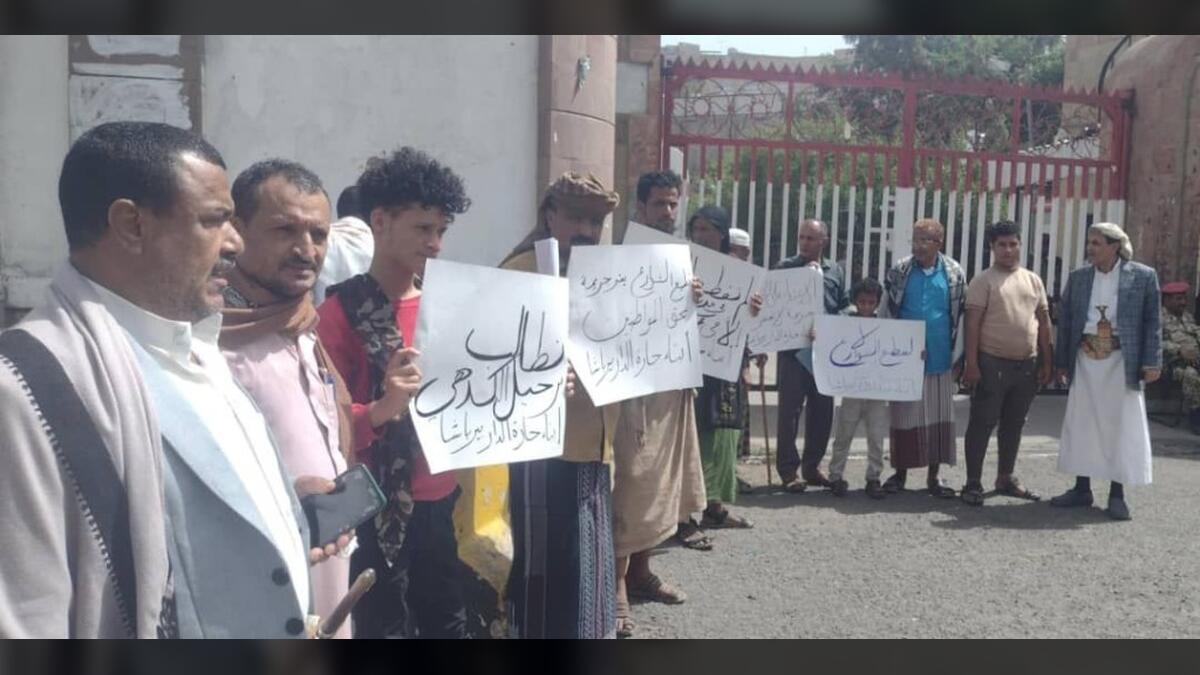 البسط على الشارع.. احتجاجات متصاعدة والنيابة توجه محافظ تعز بفتح تحقيق