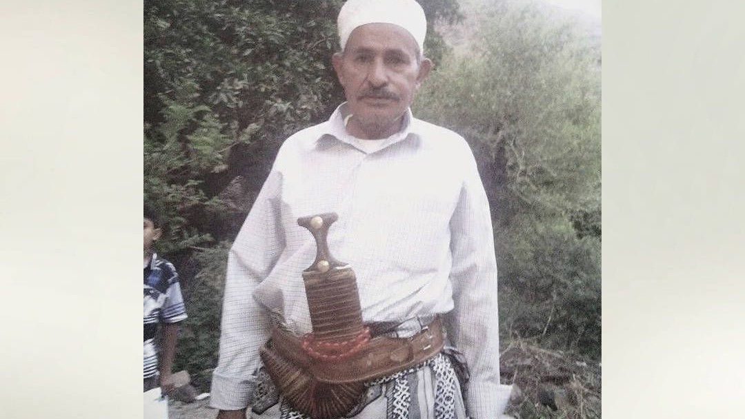 رحيل العم حزام مقبل: قنديلٌ أُطفئ في سماء التنوير اليمني