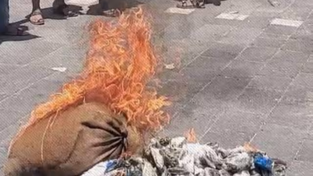 تعز.. جبايات جديدة تحرق "شوالات القات"