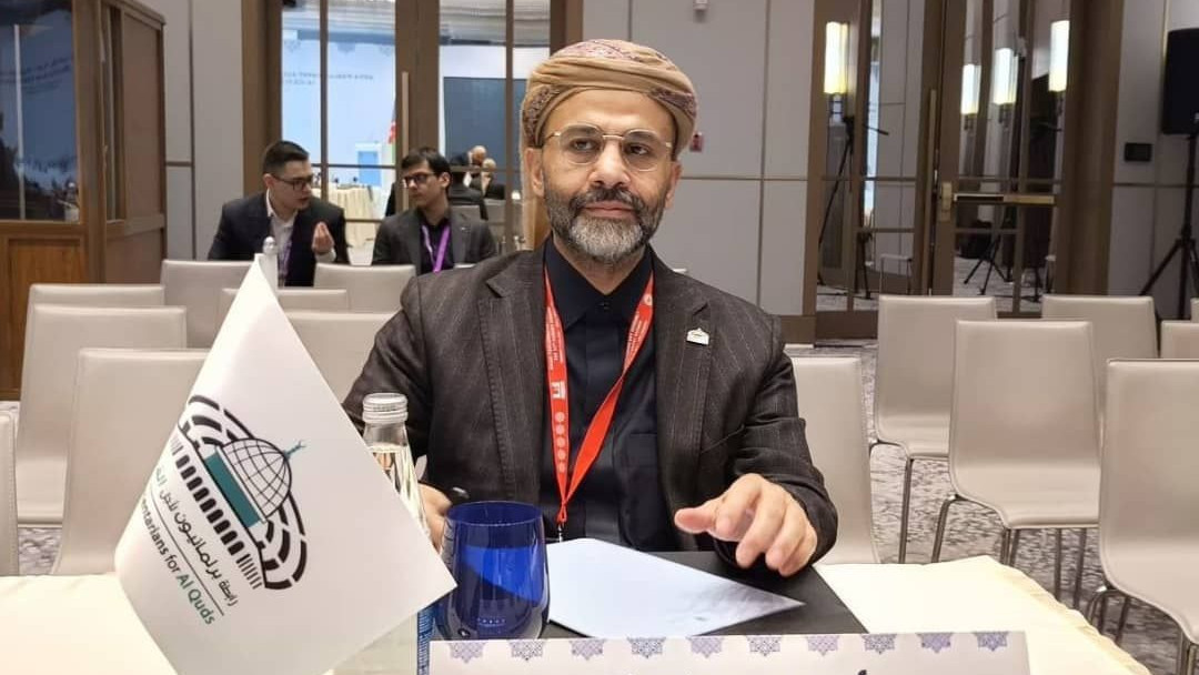 الخزانة الأمريكية تفرض عقوبات على الشيخ حميد الأحمر وتسع من شركاته