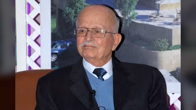 رحل حجازي بخيبة أمل عميقة ولبنان، وطنه، يعاني تحت وطأة الفساد والطائفية