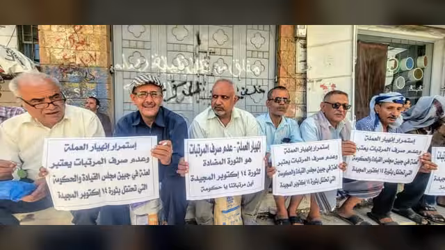 تعز: تنديد بانهيار العملة وإغلاق ديوان المحافظة
